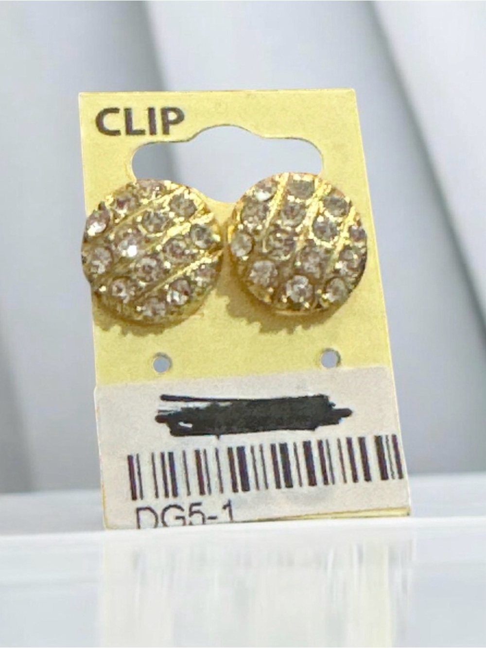 Gold Crystal Clip-On Earrings - Sparkling Round Design
1102